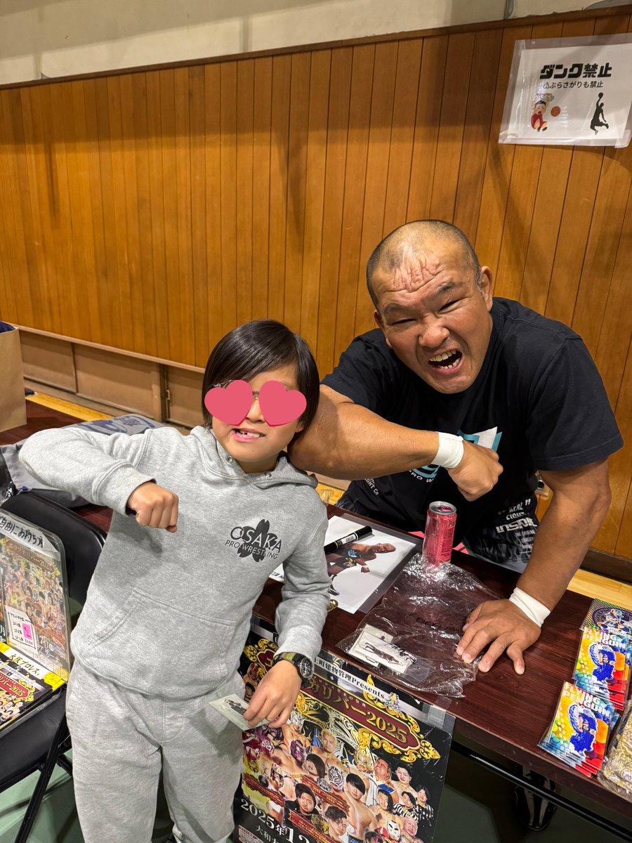 non00008's tweet image. 息子が楽しみにしていた田中将斗選手🔥とハヤブサ選手🐦‍🔥
田中選手ポーズ変えてお写真ありがとうございました✨

#pwzero1
#田中将斗
#ハヤブサ
#大阪プロレス