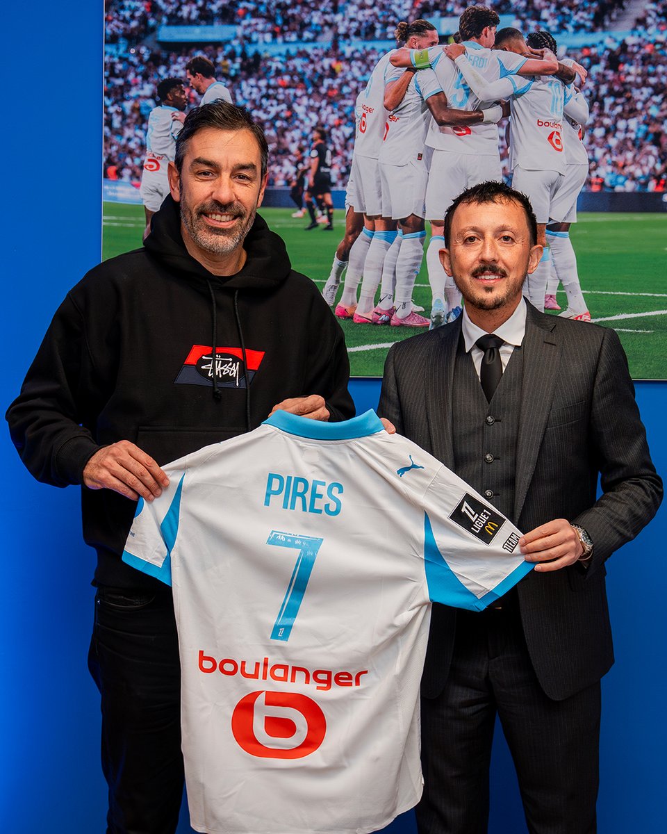 𝗢𝗹𝘆𝗺𝗽𝗶𝗲𝗻 entre 1998 et 2000, 𝗖𝗵𝗮𝗺𝗽𝗶𝗼𝗻 𝗱𝘂 𝗠𝗼𝗻𝗱𝗲 1998 ⭐️, 𝘃𝗮𝗶𝗻𝗾𝘂𝗲𝘂𝗿 𝗱𝗲 𝗹'𝗘𝘂𝗿𝗼 2000 🏆, 𝗥𝗼𝗯𝗲𝗿𝘁 𝗣𝗶𝗿𝗲̀𝘀 🇫🇷 est présent ce soir à l'Orange Vélodrome pour soutenir l'OM.
#OMLégendes ✨