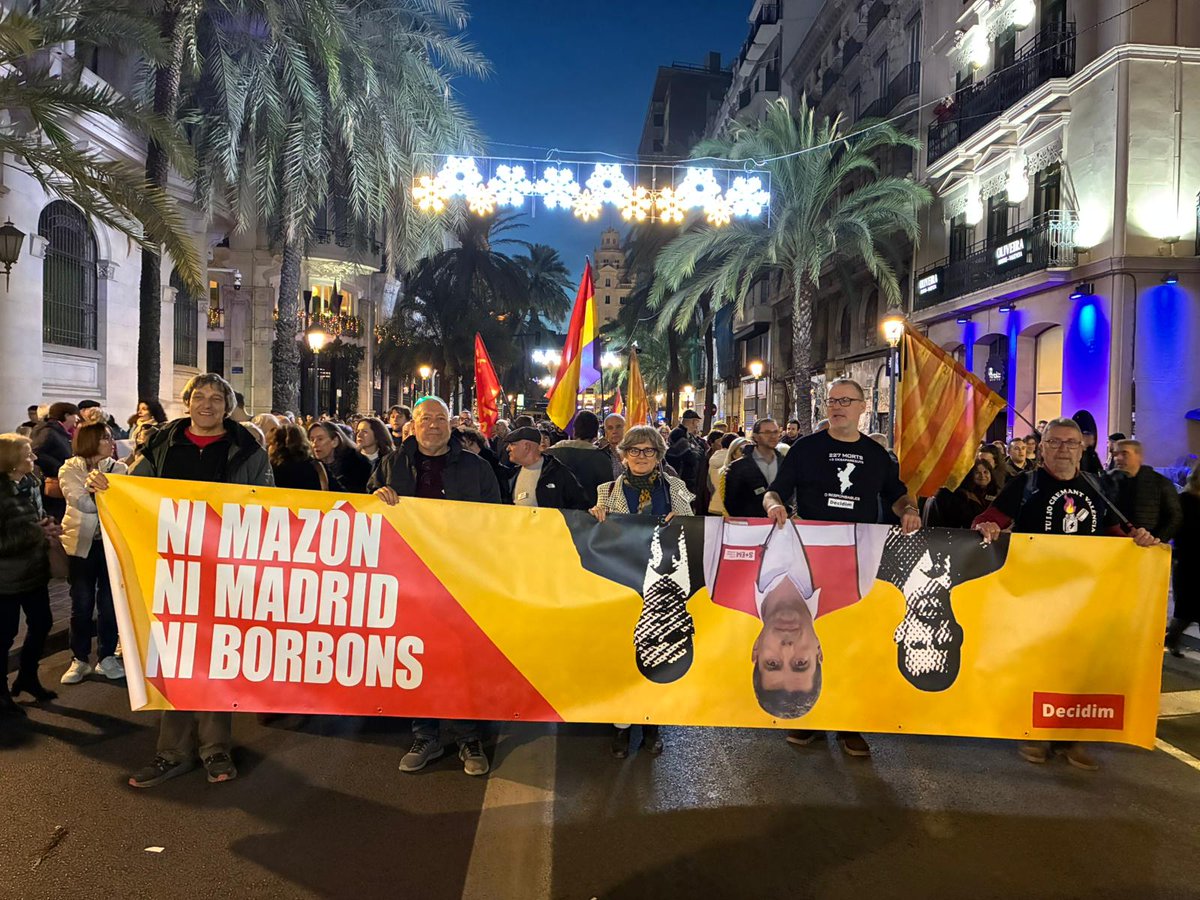 Decidim_'s tweet image. Seguim en la lluita per la dignitat del poble valencià ✊