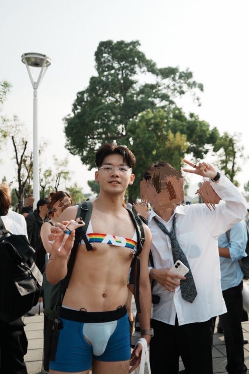 本日最開心之追星成功！
追到打綠燕姿BP TWICE 還追到Boss🥵
謝謝沒有被我這個瘋子嚇跑
還陪我跳一點The feels 人超好本人超帥
大家多支持我的kpop 舞蹈啟蒙
（不過我是不敢脫掉跳穿著就好）
<a href="/boss17772/">異男Boss</a>