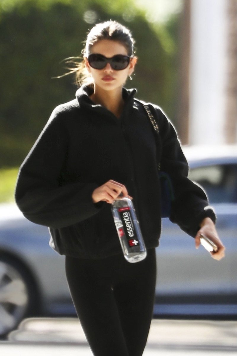 updatesofkaia's tweet image. Kaia Gerber out in Los Angeles - November 28th.