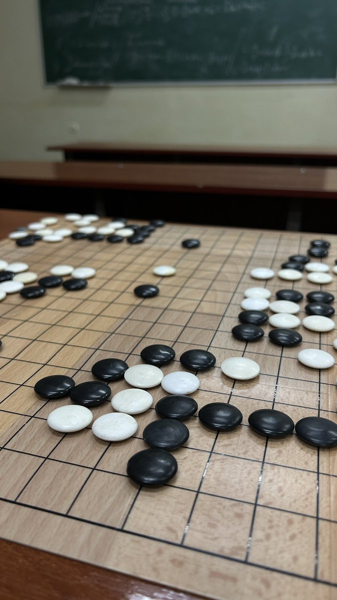 _kim_mi_yong's tweet image. знаєте де вчора була?? в клубі гри в Ґо!! ну гра справді зацікавила, думаю, що буду тепер ходити грати^^