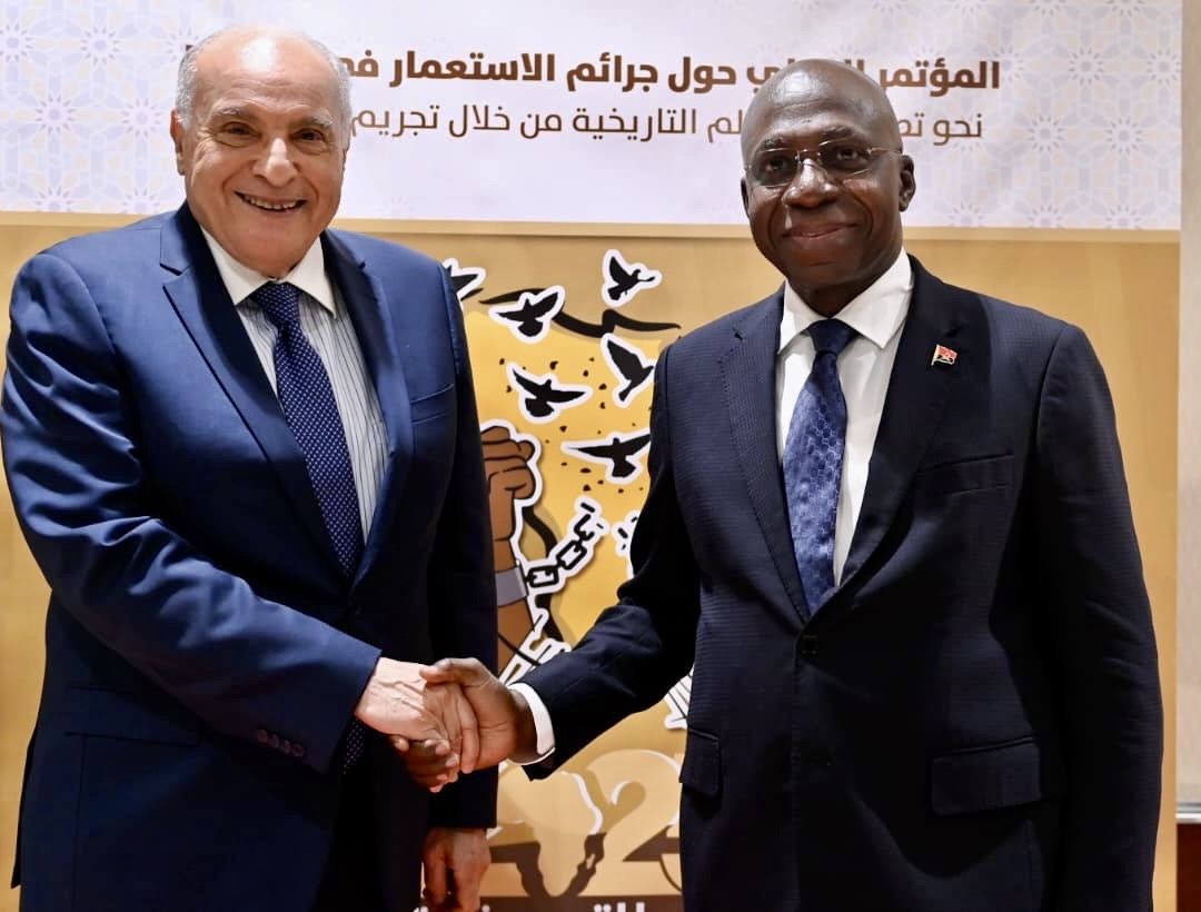 Algeria_MFA's tweet image. في إطار تنظيم🇩🇿للمؤتمر الدولي حول جرائم الاستعمار في إفريقيا، المقرر يوم 30 نوفمبر، والدورة_12 &quot;لمسار وهران&quot;حول السلم والأمن في إفريقيا، المرتقبة يوم 01 ديسمبر 2025، استقبل وزير الدولة، وزير @Algeria_MFA السيد @AhmedAttaf_Dz ، وزير العلاقات الخارجية لجمهورية🇦🇴، السيد أنطونيو تيتي