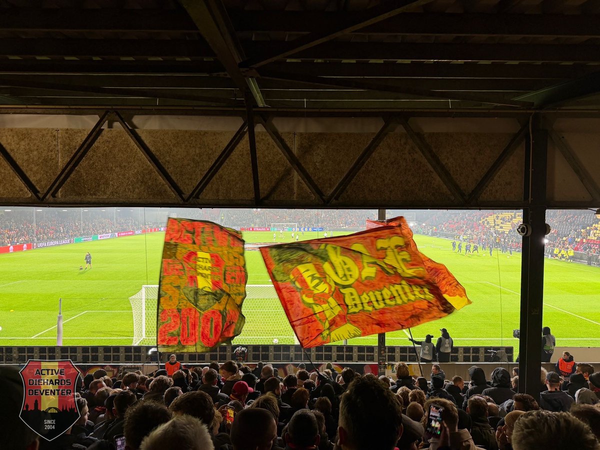 𝗙𝗢𝗧𝗢𝗩𝗘𝗥𝗦𝗟𝗔𝗚 📸

Een hectische Europese avond in Deventer. Stuttgart wint met 0-4 in De Adelaarshorst.

Bekijk op onze website het verslag en meer beelden van Stuttgart-thuis.

sfeerteamadhd.nl/fotoverslag-go…

#GAEvfb #ActiveDieHardsDeventer #GoAheadEagles #Kowet #Deventer