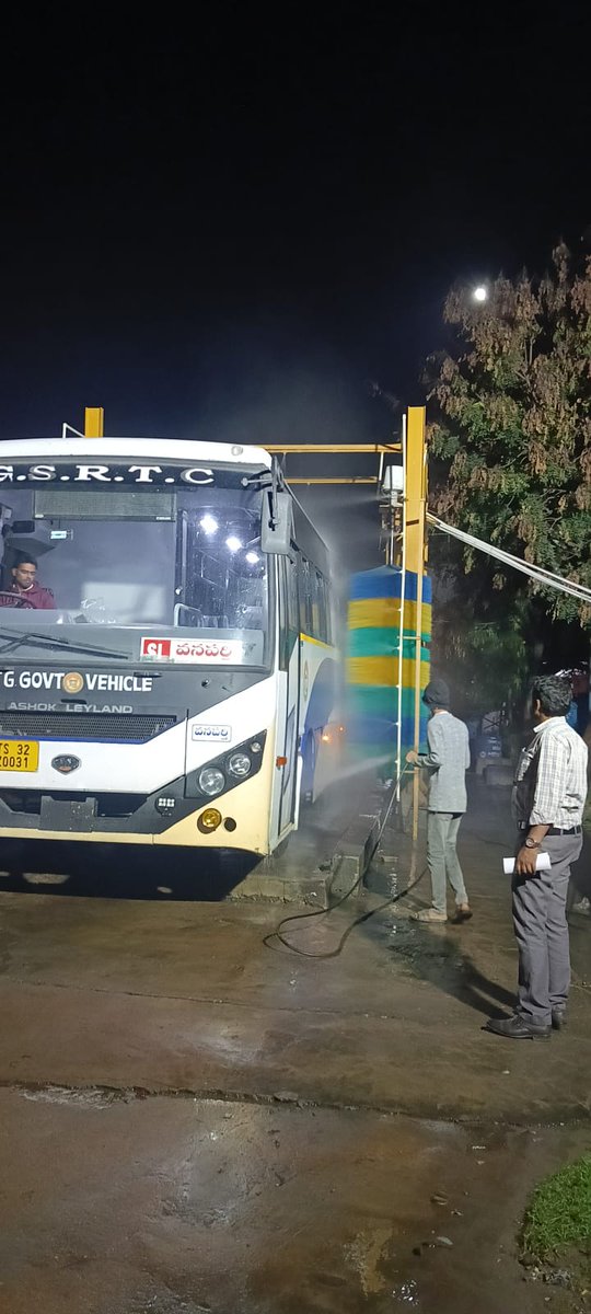 dm_wnp_tsrtc's tweet image. Good evening sir /madam, attended night shift inspection and conducted meeting with garage staff and  and to supply all vehicles and to adopt best practices to improve tyre life and to improve vehicle upkeep and to achieve MED parameters and also inspected vehicles at WNPT