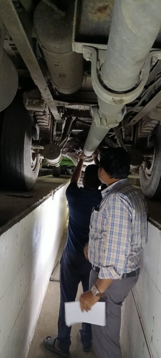 dm_wnp_tsrtc's tweet image. Good evening sir /madam, attended night shift inspection and conducted meeting with garage staff and  and to supply all vehicles and to adopt best practices to improve tyre life and to improve vehicle upkeep and to achieve MED parameters and also inspected vehicles at WNPT
