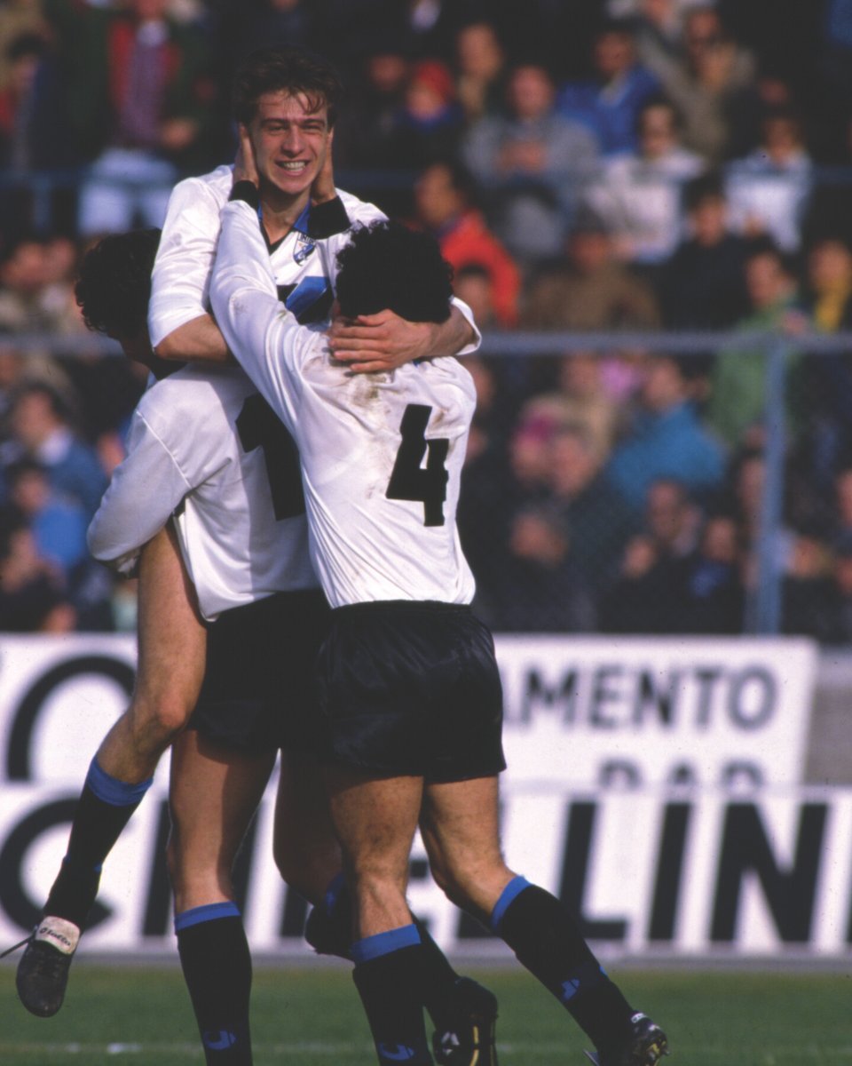 Inter_en's tweet image. Diving into the past 🔙🖤💙