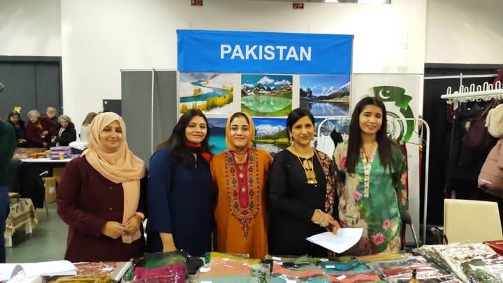 advocateamir433's tweet photo. The #UnitedNations #women's Guild Vienna (#UNWG) #Charity #Bazaar took place in Vienna on Saturday, 29 November 2025 10.00-17.00 AUSTRIA CENTER VIENNA Bruno-Kreisky-Platz 1, 1220 #Vienna to support mothers and children in need worldwide. @PakinAustria #Press https://t.co/hziuWEdBQp