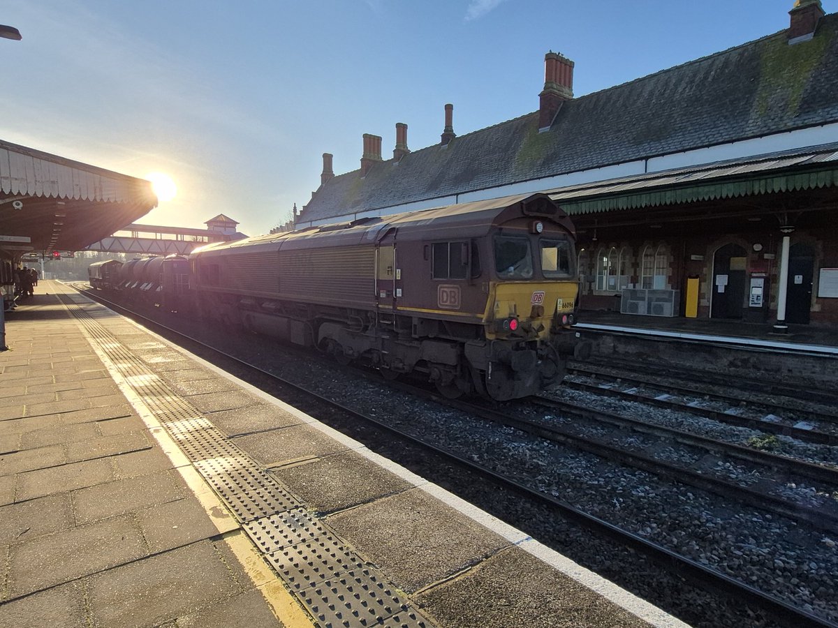 Westfield113594's tweet image. 66 176 next to 197 117, plus 66 096, at Hereford on 21st November 2025 my pics 
#class66 #class197 #dbcargo #tfw #hereford
