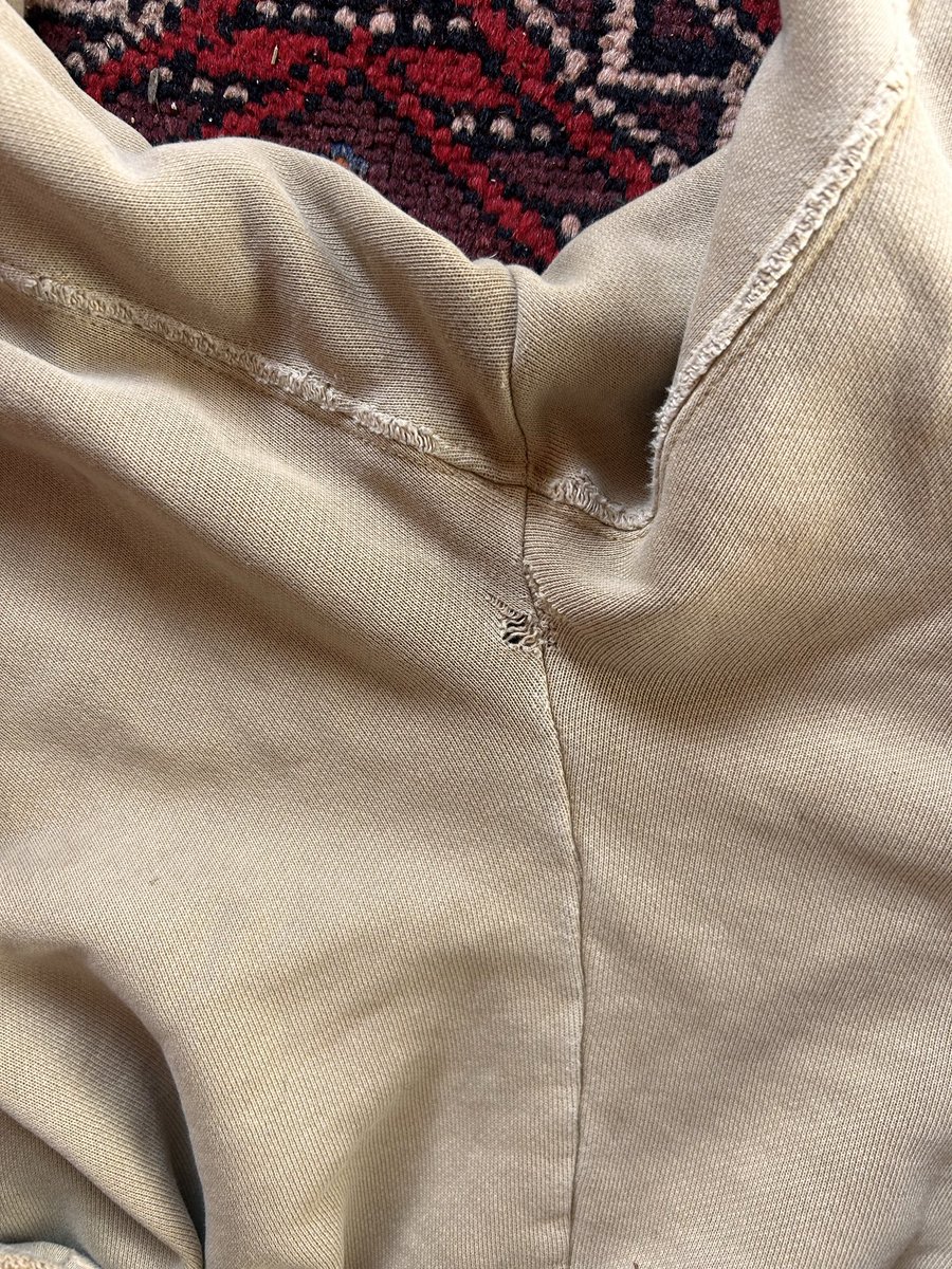 ashlynsnell's tweet photo. @Carhartt I am really disappointed in your product. $100 for sweatpants shouldn’t be rags after 2 years. https://t.co/4KzcYVXvvl