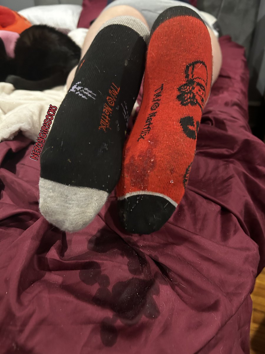 NerdyGirlSocks's tweet photo. A little part 2 of my cute mismatched #StrangerThings socks. As you can see SOMEONE made a little bit of a mess on them.๐
#StrangerThings5 #StrangerThingsSeason5 #strangerthingsday #feet #anklesocks #cutesocks #newsocks #mismatched #sockswag #socks #soles #explore #fypage https://t.co/dWwuTUwf5C
