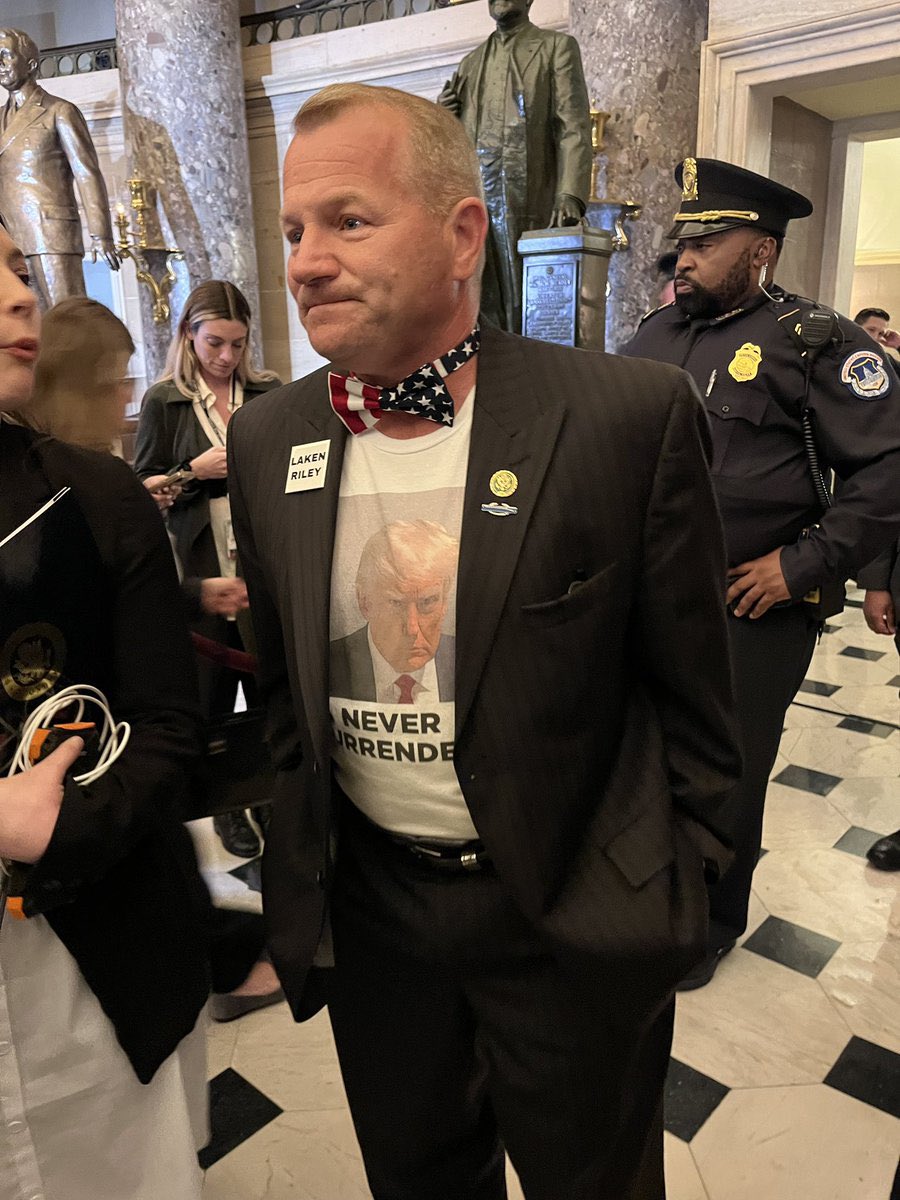 RpsAgainstTrump's tweet photo. JUST IN: Texas Republican Rep. Troy Nehls, one of Trump’s closest allies, says he won’t seek reelection in 2026.

He’s the latest in a growing wave of GOP lawmakers retiring ahead of what many expect to be a devastating midterm https://t.co/biJs1eClht