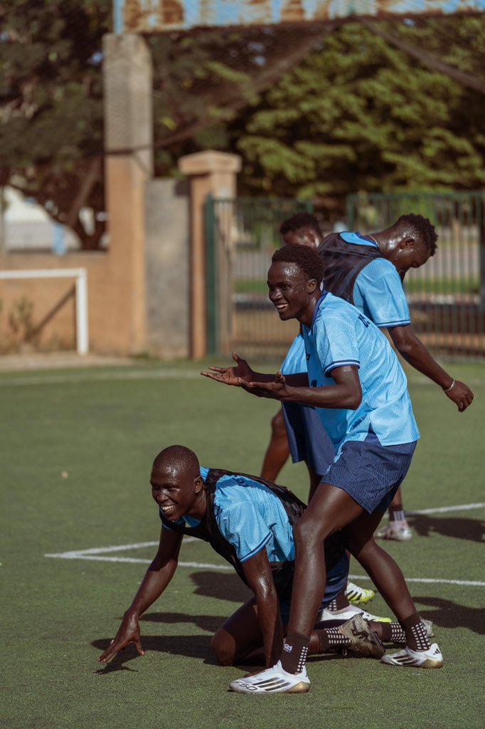 us_ouakam's tweet image. 📷 | Dernier réglage 🛠️ pour les requins 🦈🔴⚪️ avant d’affronter 🆚 l’Asc HLM ce dimanche 🔜.

#LSFP #ligue1Sn #Footlocalsn #team221 #senegal #TeamUSO #football #AscHLM #galsen #M2sport