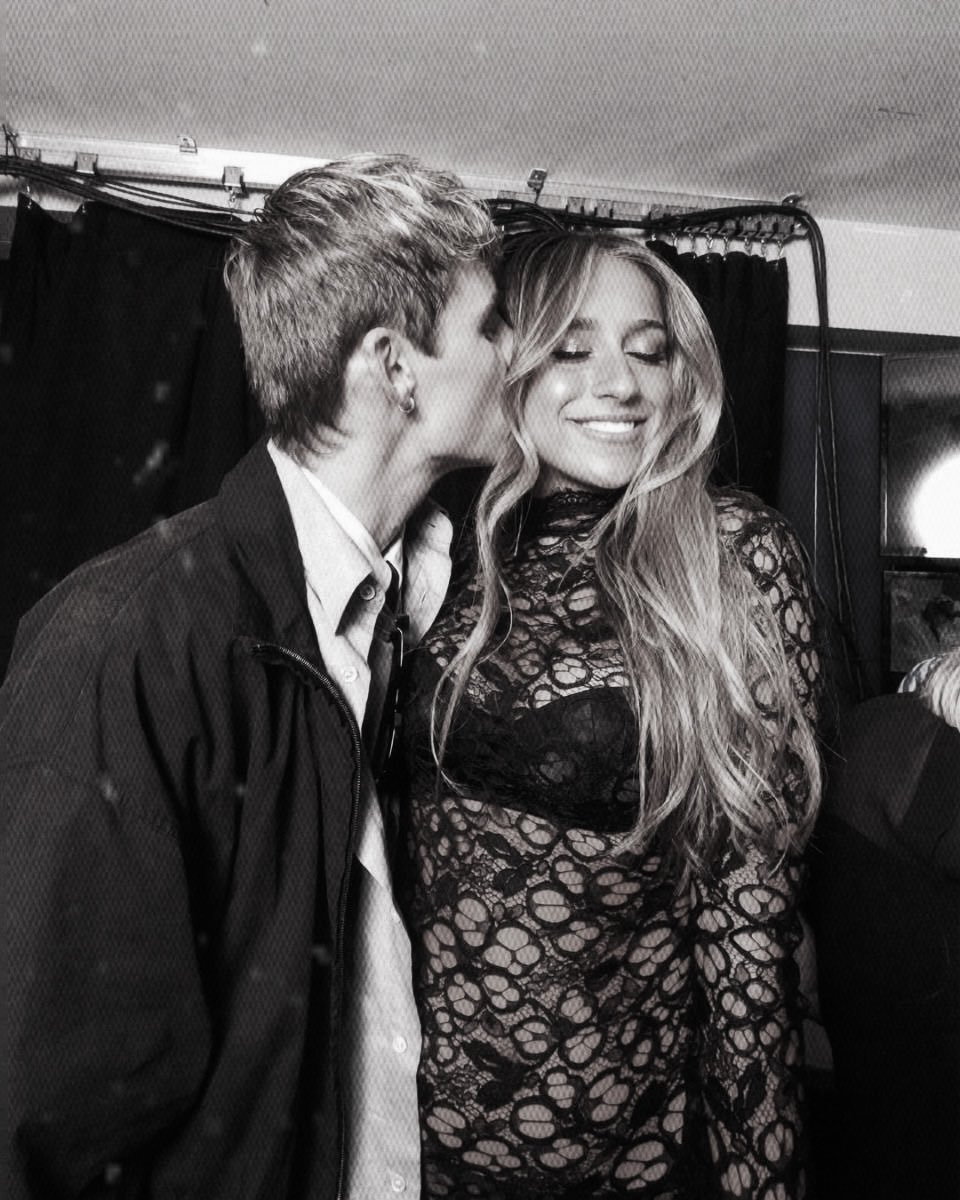 blondedreaums's tweet photo. star girl and star boy. https://t.co/yfBwJKxNZ8