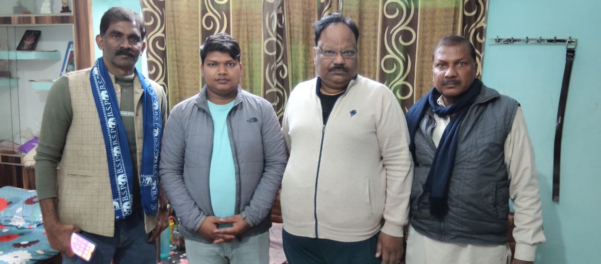 आज बसपा के पदाधिकारीगण हमारे आवास पर आकर BLA का फार्म लिए।
साधुवाद भाई रजत जी।
जयभीम जयबसपा