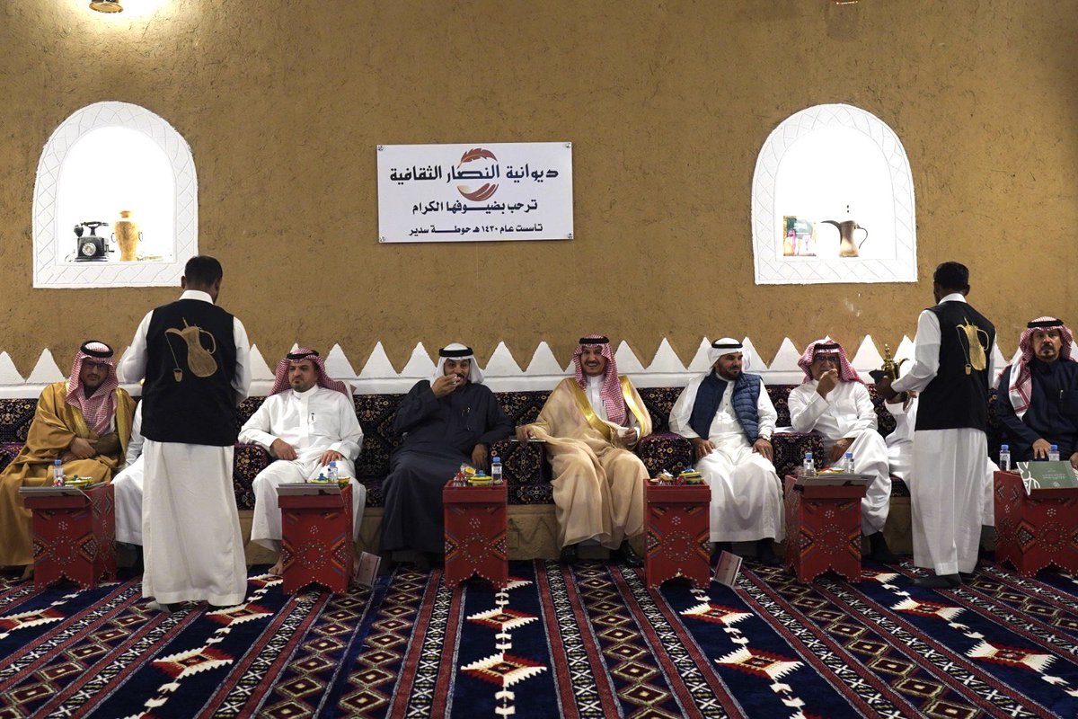 أقامت جمعية البراري بالشراكة مع ديوانية النصار الثقافية بحوطة سدير ورشة عمل “التكامل بين الجمعيات البيئية” برعاية رئيس مركز حوطة سدير أ. فهد بن صالح الزكري، وبمشاركة:
مدير عام المنظمات غير الربحية بوزارة البيئة :
د. الرمضي العنزي

المشرف العام على مرصد المسؤولية
الاجتماعية بجامعة