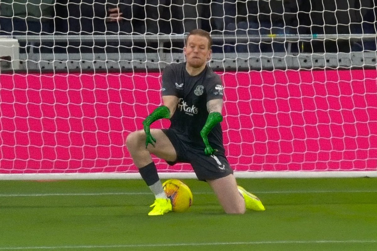 8taylor10's tweet photo. Toon Toon 🦖🦖🦖 #nufc https://t.co/h6JGL4NuCA