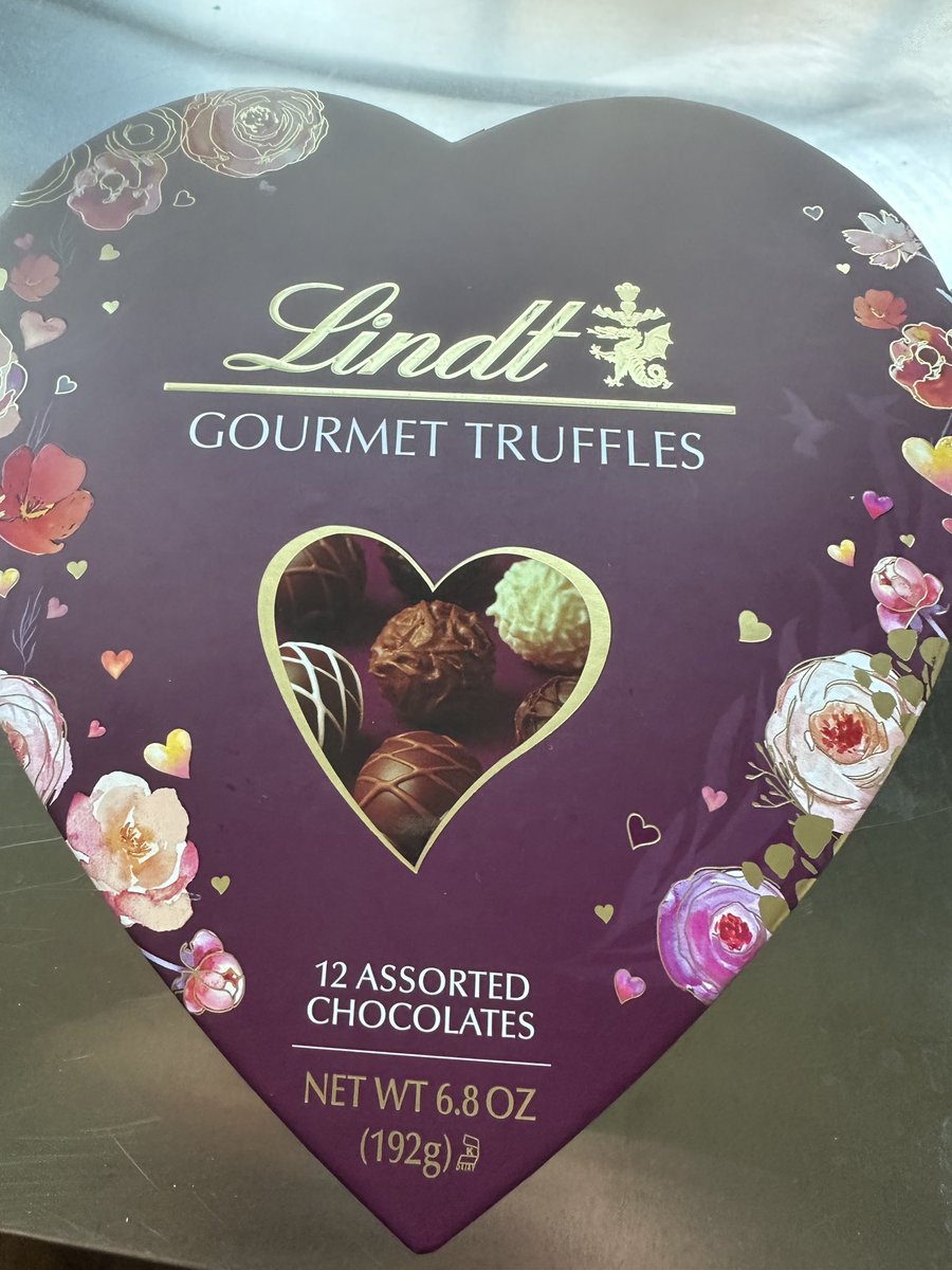 Funny that daughter #3 always receives chocolates from her boyfie, but she is not really into chocolates. 😂 So I end up devouring most of these. And…Lindt is my favorite. 🥰