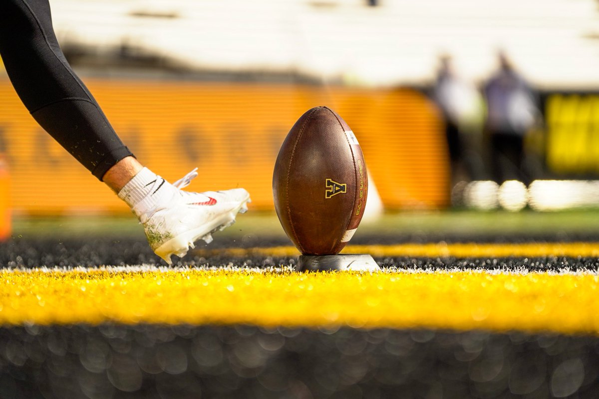 AppState_FB's tweet photo. ๐
๐จ๐ฅ๐ฅ๐จ๐ฐ ๐๐จ๐๐๐ฒ'๐ฌ ๐๐๐ฆ๐
2:30 p.m. | vs. Arkansas State
๐บ https://t.co/ExcxvOnUwr
๐ป https://t.co/kxCK4my7AO
๐ https://t.co/ymrLoGcJEt
#GoApp #BeatAState https://t.co/PBHpqeLxEg