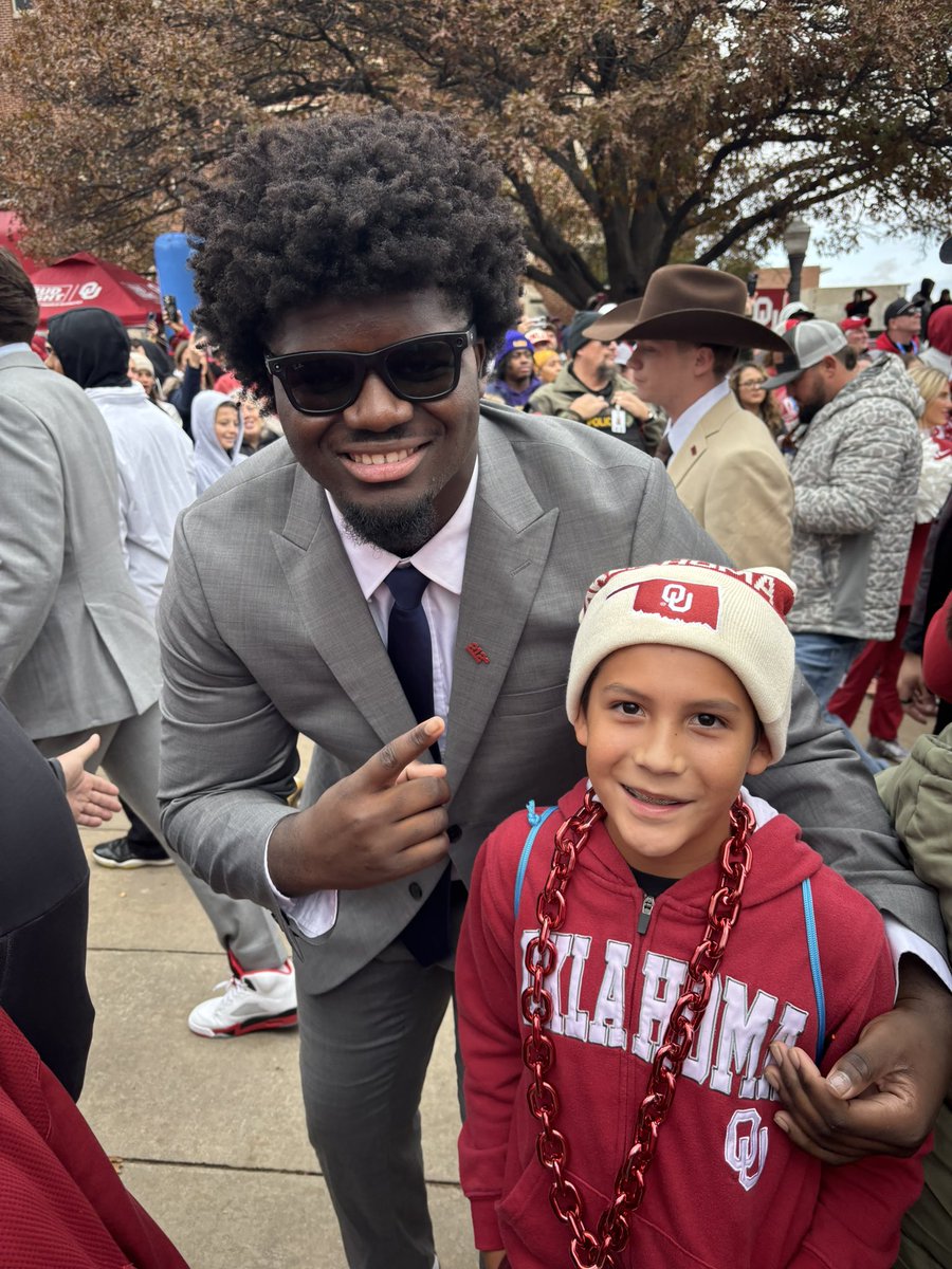 Lloyd Spotted Wolf tweet media