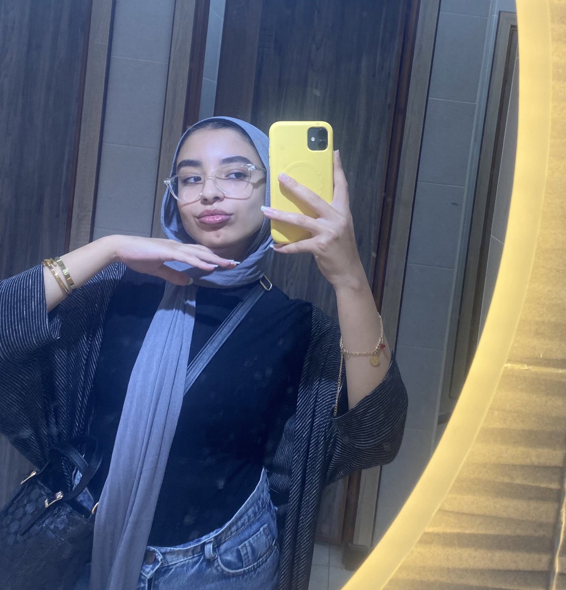 avoid_zeinab's tweet image. 