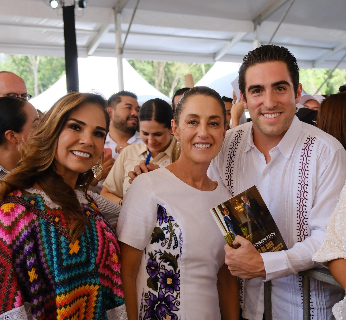 Tuvimos visita de lujo en Quintana Roo con la Presidenta @ClaudiaShein y la gobernadora <a href="/MaraLezama/">Mara Lezama</a>. Nos vemos este 6 de diciembre en el Zócalo para festejar el 7 aniversario de la 4T.