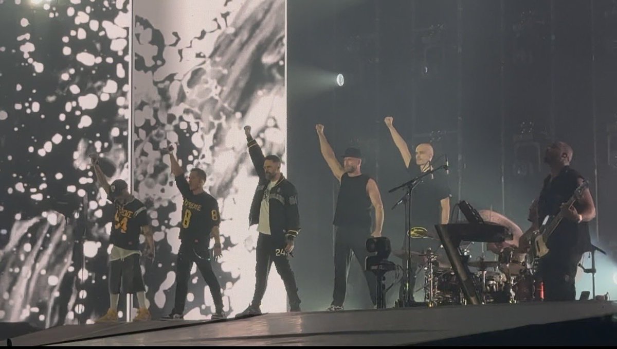 dstockton85's tweet photo. Both nights at Newcastle were absolutely incredible. This is one tour I will never forget, my soul feels like it’s been fully recharged x https://t.co/QXEdF3gvBj