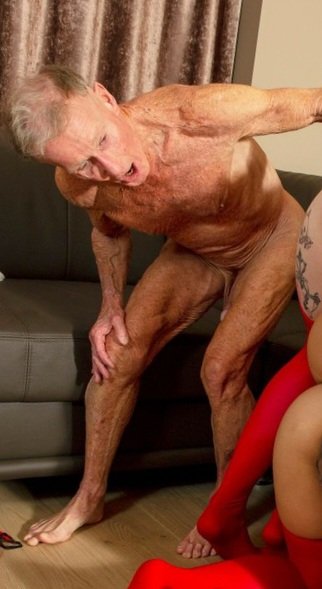 devilbear69's tweet photo. Soft to hard cock @hal27490888 https://t.co/bxs4hgbZpi