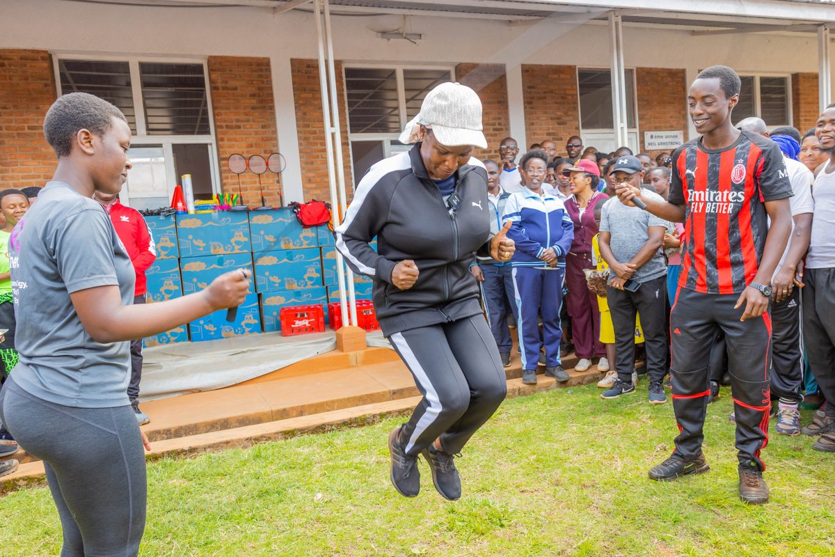 OPDD_Burundi's tweet photo. Des séances d'exercice physique ont été organisées, durant lesquelles la Première Dame SE Angeline Ndayishimiye @Burundi1stLady a démontré sa performance sportive. Elle incite ainsi chacun à s'engager dans une pratique régulière du sport pour veiller à leur santé. https://t.co/q6bduz2VoW