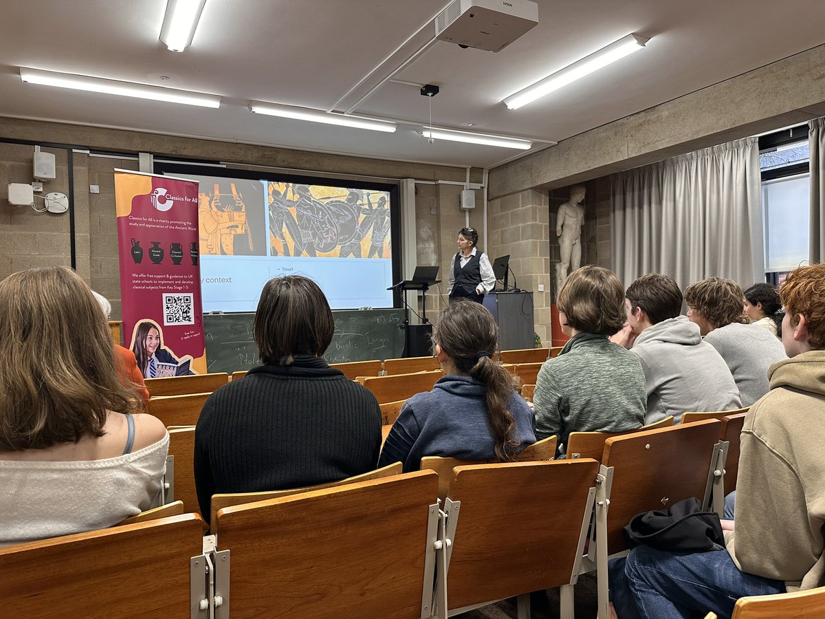 Went to the <a href="/classicsforall/">Classics for All</a> #Greek Academy meet up <a href="/CamClassics/">Classics@Cambridge</a> Faculty #Cambridge today. 55 eager young people learning Classical Greek together. Good to see MP for Ely &amp; E Cambridge <a href="/CharlotteCane8/">Charlotte Cane MP🔶</a> there too!