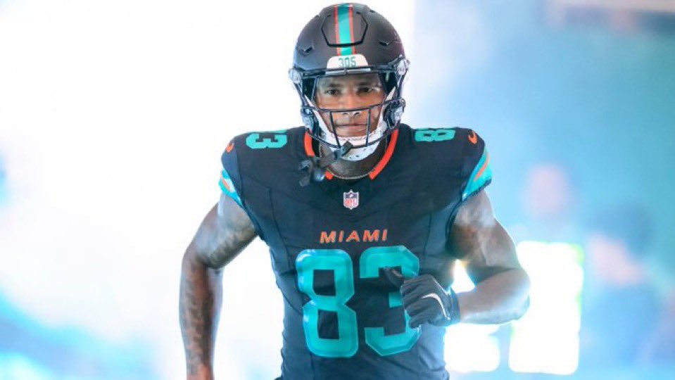 The Dolphins are activating TE Darren Waller from injured reserve and he’ll play Sunday against the Saints, per sources. 

Waller scored four TDs in his first three games before suffering a pectoral injury Oct. 19. Now, Miami’s red-zone weapon returns.