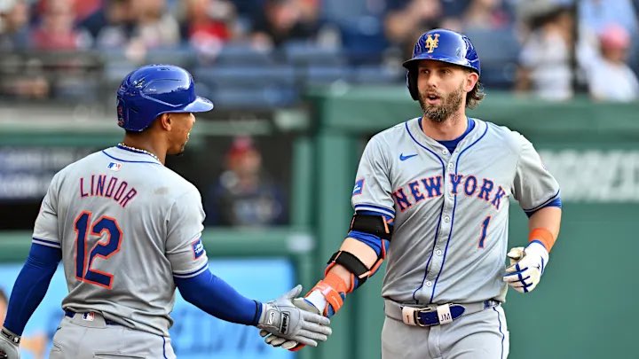 Name a toxic couple you kinda still hope works it out. I’ll go first.