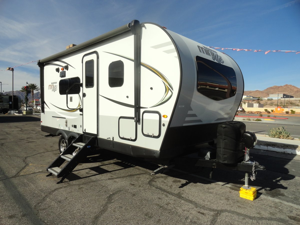 BoulderCityRV's tweet image. 2021 Forest River Rockwood Mini Lite 2104S. Travel trailer in "Immaculate" condition. For more info visit: BoulderCityRV.com #forestriver #rockwood #minilite #rv #rvs #traveltrailer #camping #outdoors #adventure #exploring #traveling #family #friends #memories #fun
