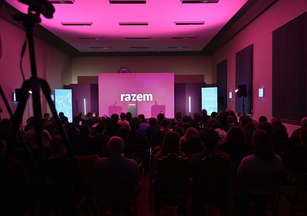 ZandbergRAZEM's tweet image. Zamiast wiecznej wojny dwóch żywiących się nienawiścią emerytów – plan dla Polski. 

W Bielsku-Białej – nowy przemysł i suwerenność technologiczna. @partiarazem to inwestycje, które dadzą porządne miejsca pracy – na Podbeskidziu i w całej Polsce.

Jutro – Piotrków Trybunalski!