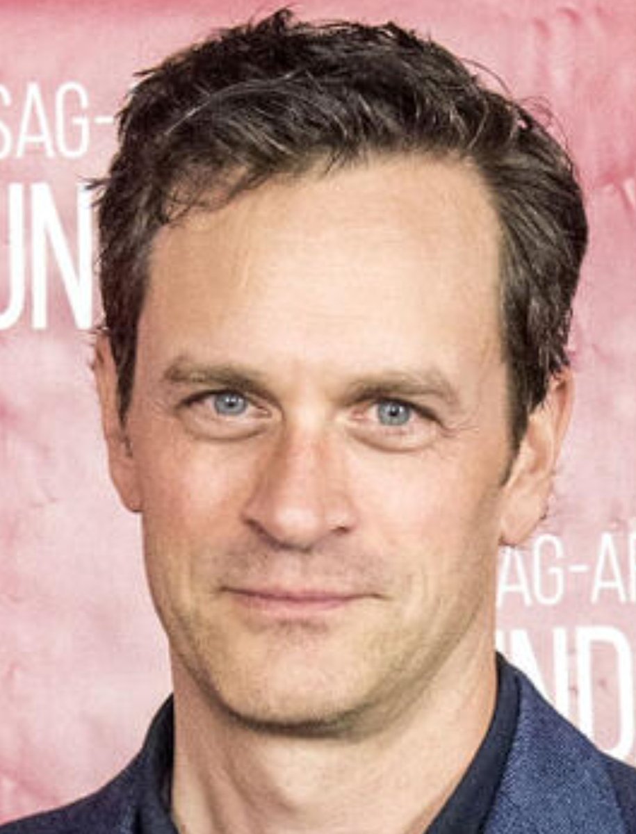 I was out at a place on Thanksgiving and the server said I looked like one of these 3 dudes.

Which one did she say:

<a href="/THR/">The Hollywood Reporter</a> <a href="/TMZ/">TMZ</a> <a href="/DailyMailCeleb/">Daily Mail Celebrity</a>
<a href="/IMDb/">IMDb</a> <a href="/Ceo_Branding/">🔥 CEO Branding Expert</a> <a href="/HollywoodLife/">HollywoodLife</a>