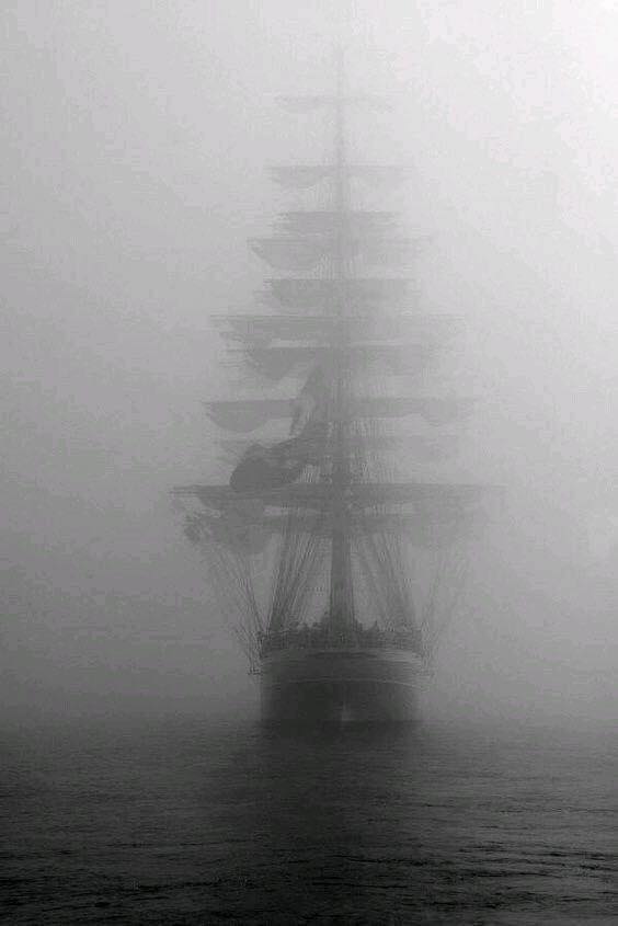 HistoryUnd's tweet image. A ghostly yet mesmerizing image from 1900.