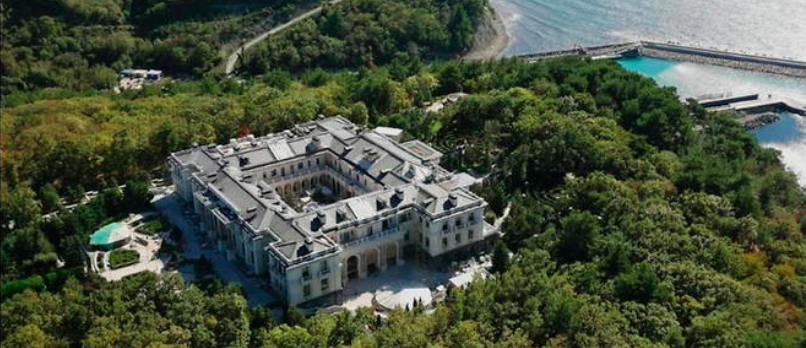 BetsBook_'s tweet image. Parce que tu crois vraiment que Poutine s&apos;est payé son palais avec sa paie de 10000 € mensuels ? Elle va me faire la semaine celle-là 😆#Poutine