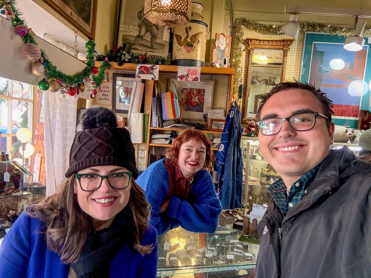 RepSarahElfreth's tweet image. Happy Small Business Saturday from Old Ellicott City AND downtown Annapolis! Shopping small boosts our local economy, helps retailers through this tough economy and new tariffs, and keeps our communities cool. 

I started the day with everyone who makes the Local HoCo campaign -…