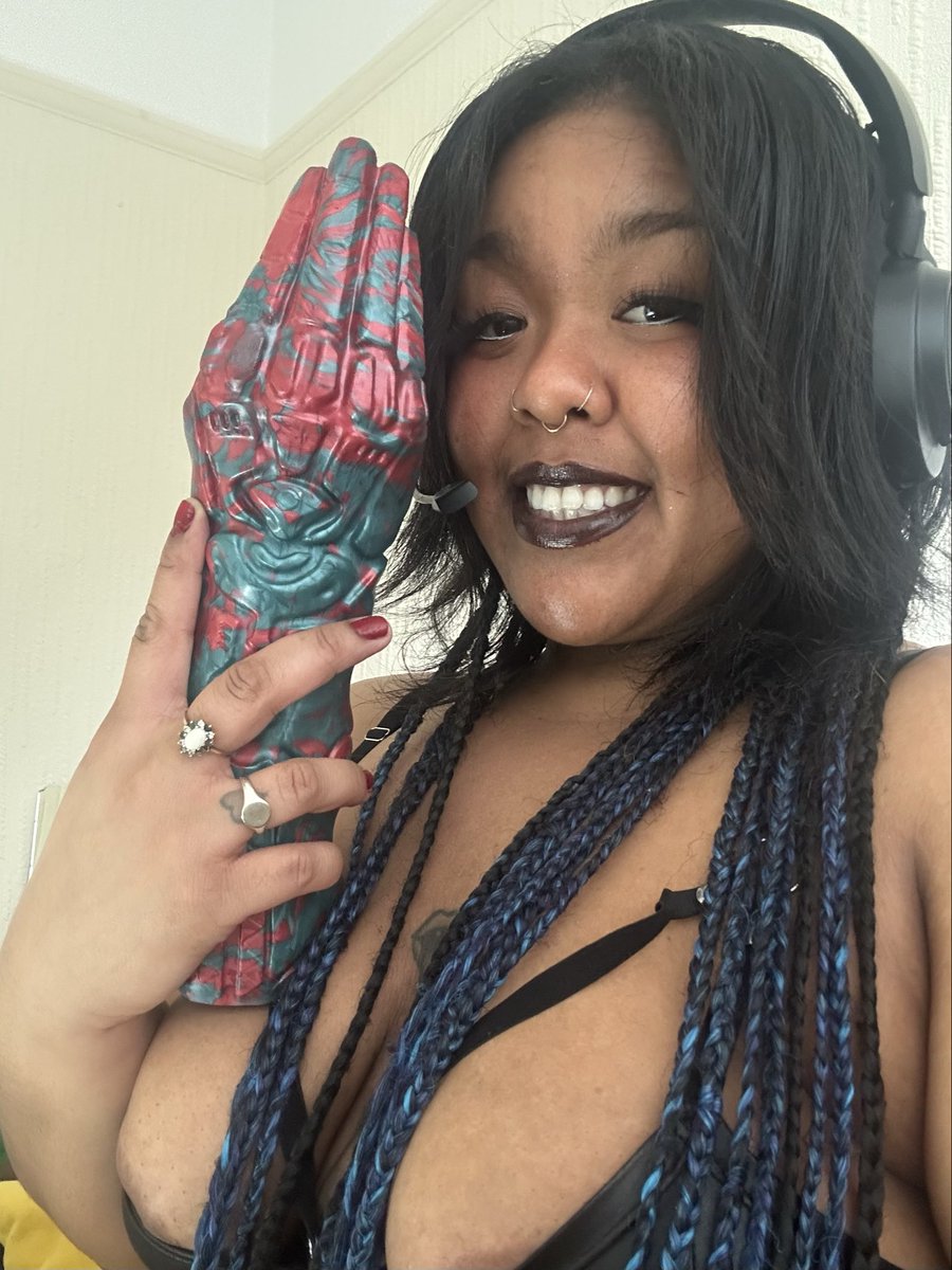 My new toy from <a href="/Odyssey_Toys/">Odyssey</a> , wanna see me use it? 

onlyfans.com/doubleddelirium