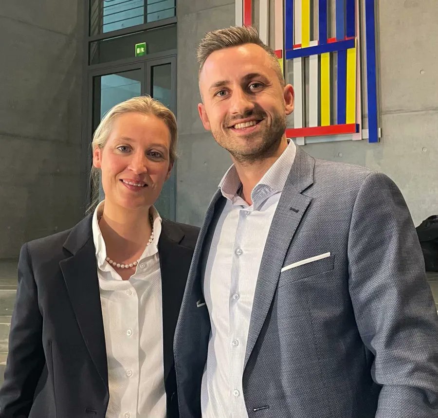 oberlausitzer_'s tweet image. Genau das Team, welches 🇩🇪 jetzt braucht. 
Lass ein blaues 💙 da, wenn Du das auch so siehst.....Darf auch gern geteilt werden!
#AfD #Alice4Kanzlerin