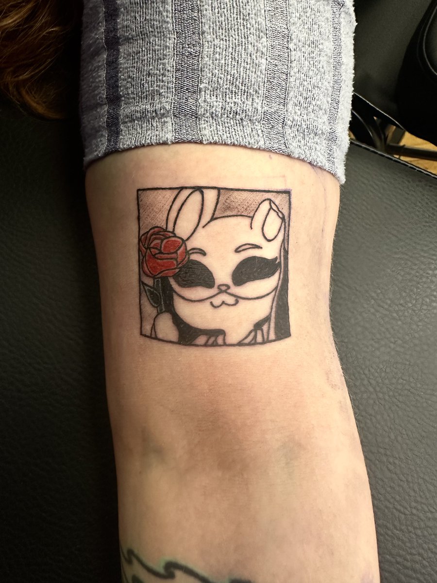 she is done! ❤️ and with this i’m officially the #1 Comfy girl <a href="/comfycheeks/">Comfycheeks | The Huntress</a> 

my tattoo artist is non other than my little sister <a href="/LucieonDeee/">Lucieon🐺</a> 💜
