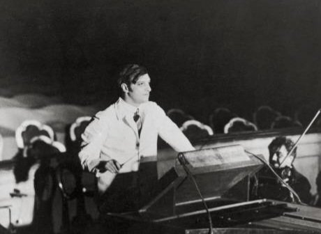 Playlist de mi nueva novela (el QR está en la faja)

goo.su/D8OmUf

Incluye música de los Strauss, Wagner y R. Strauss, y obras de compositores perseguidos (y hasta asesinados) por los nazis Hay grabaciones del protagonista Clemens Krauss

<a href="/ediciones_b/">Ediciones B</a> 
<a href="/penguinlibros/">Penguin España 🐧📚</a>