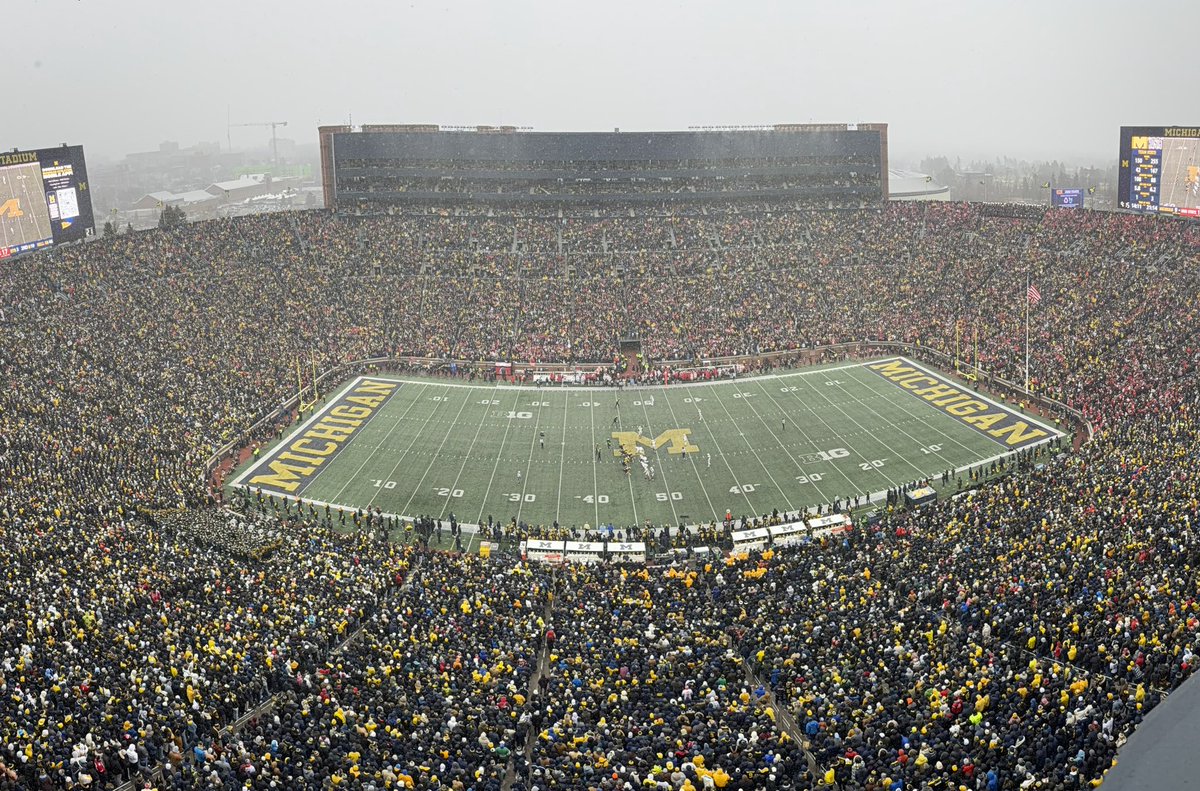 UMGoBlog's tweet image. Remember it’s not going to snow until 5 o’clock 😂 #GoBlue