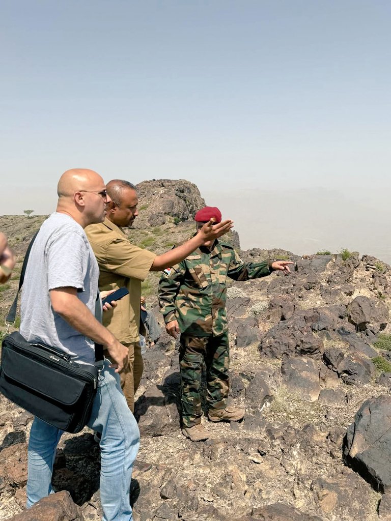 <a href="/Mp_M_Alhazmi/">النائب محمد ناصر الحزمي الإدريسي</a> اذا اعتبرت هذا دليلا على انتماءاتهم لمحور المقاومة ضد العدو الإسرائيلي وهذا يعتبر شرف ولهذا هم  إخوان الصدق أنصار الله

فهل نعتبر المدربين الأمريكيين والبريطانيين والإسرائيليين لكم دليلاً على انتماءكم إليهم وتقاتلون ضد محور المقاومة..

هنا يكون الفرق وهنا يكون الحكم 
والتعليق لكم