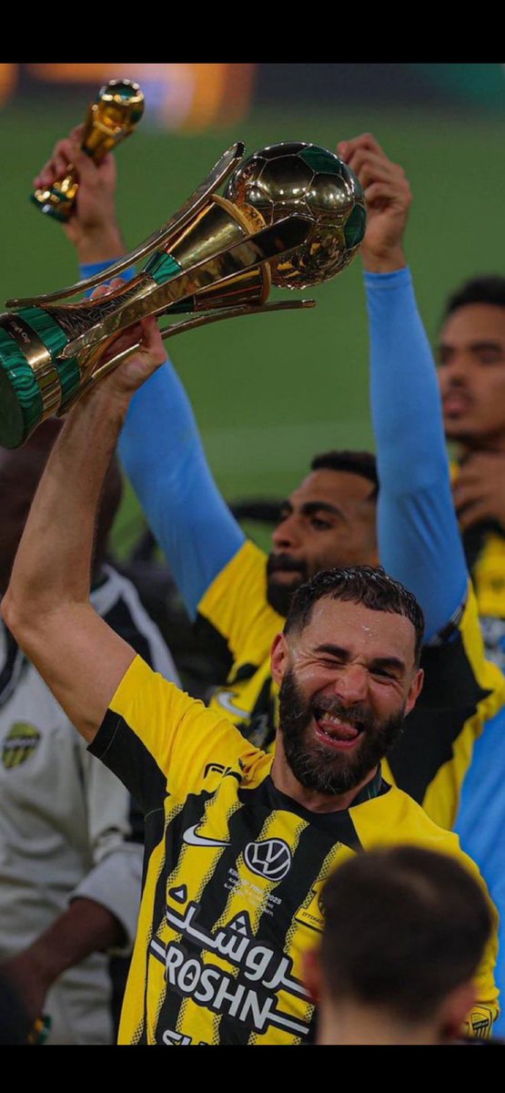 القائد التاريخي عمهم كريم بن زيما 
غطى على سوء المتدرب البليد 
المعلم الأسطورة البالون دوري 
عريس الليلة 
 #الاتحاد_الشباب