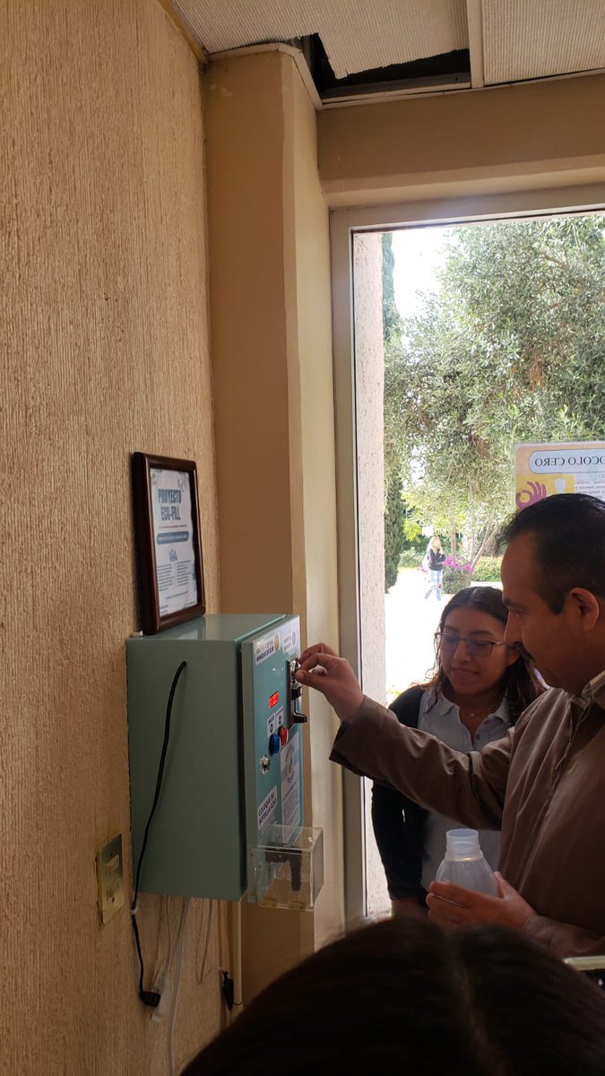 SEPHidalgo's tweet image. La @UTVMoficial puso en marcha “Eco-Express”, un dispensador de agua purificada creado por estudiantes para reducir el uso de plásticos de un solo uso y ofrecer agua potable segura y accesible dentro del campus. Esta iniciativa, abastecida por EcoAlberto, permitirá rellenar…