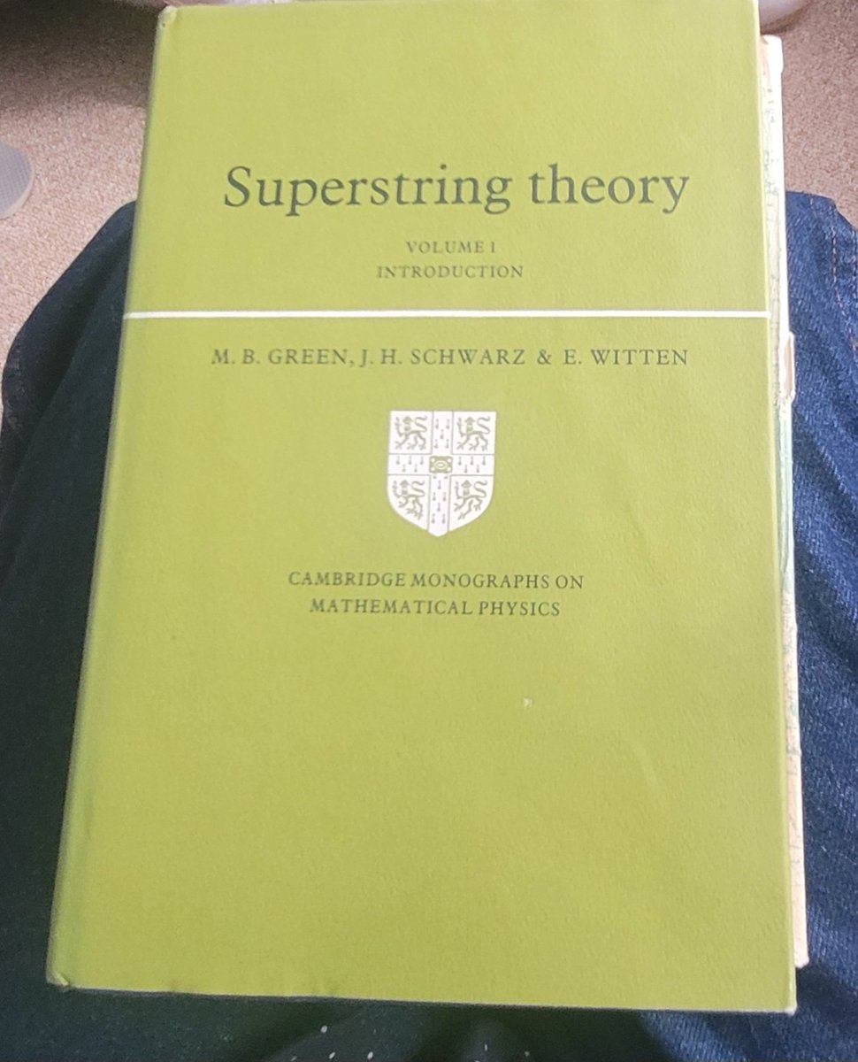 Hassaan_PHY's tweet image. Got Green Schwarz Witten as a birthday gift from my friend&apos;s mom... Couldn&apos;t ask for a better gift 😅
#physics #scicomm
