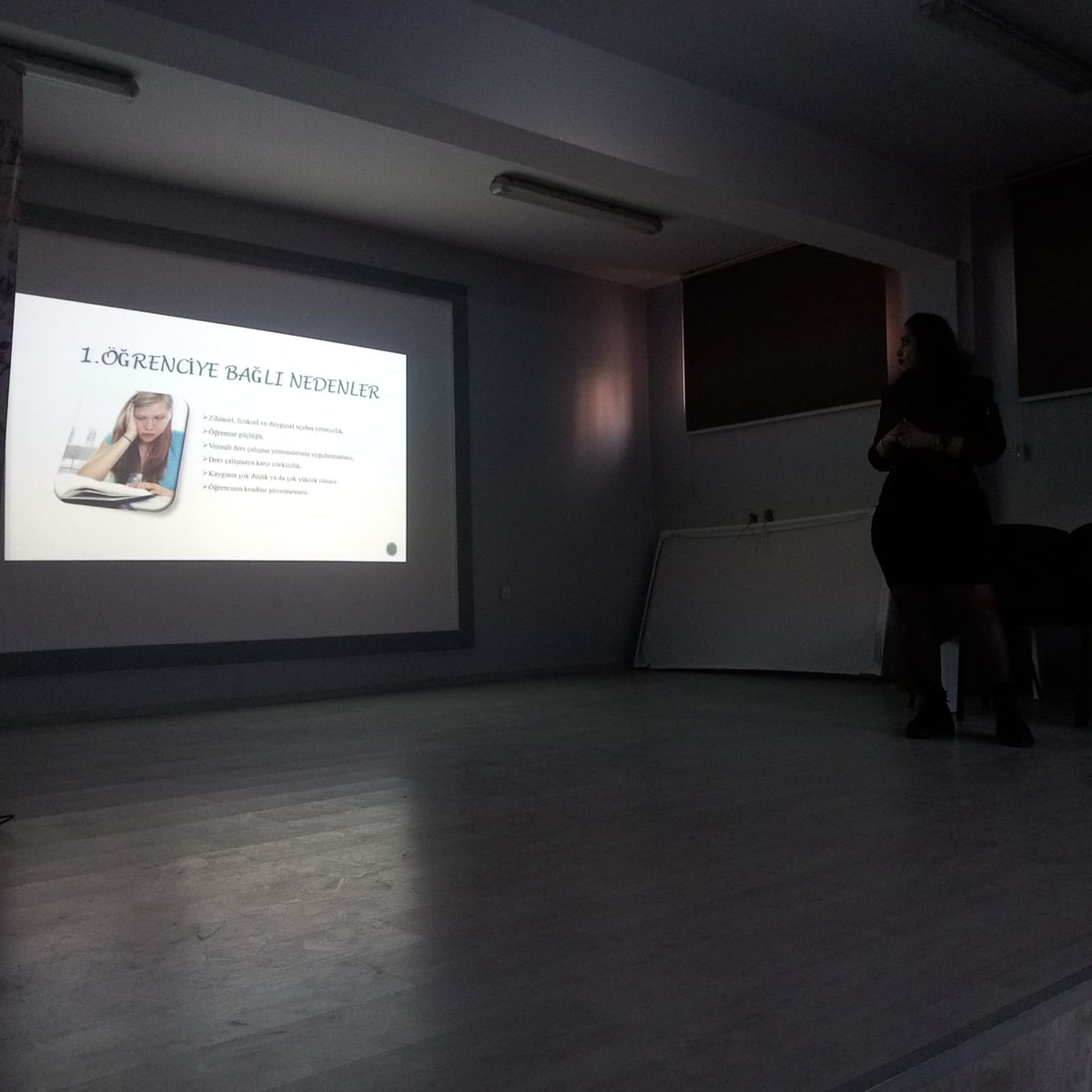 Rehberlik Servisimiz tarafından Türkiye Yüzyılı Maarif Modeli Çerçevesinde  Velilerimize Aile Bütünlüğü Kavramına yönelik olarak ‘’Okul Başarısında Ailenin Yeri’’ ve ‘‘Aile İçi İletişim’’ Seminerleri düzenlenmiştir . PDR  öğretmenimiz Menal Gülerce'ye çok teşekkür ediyoruz.💐