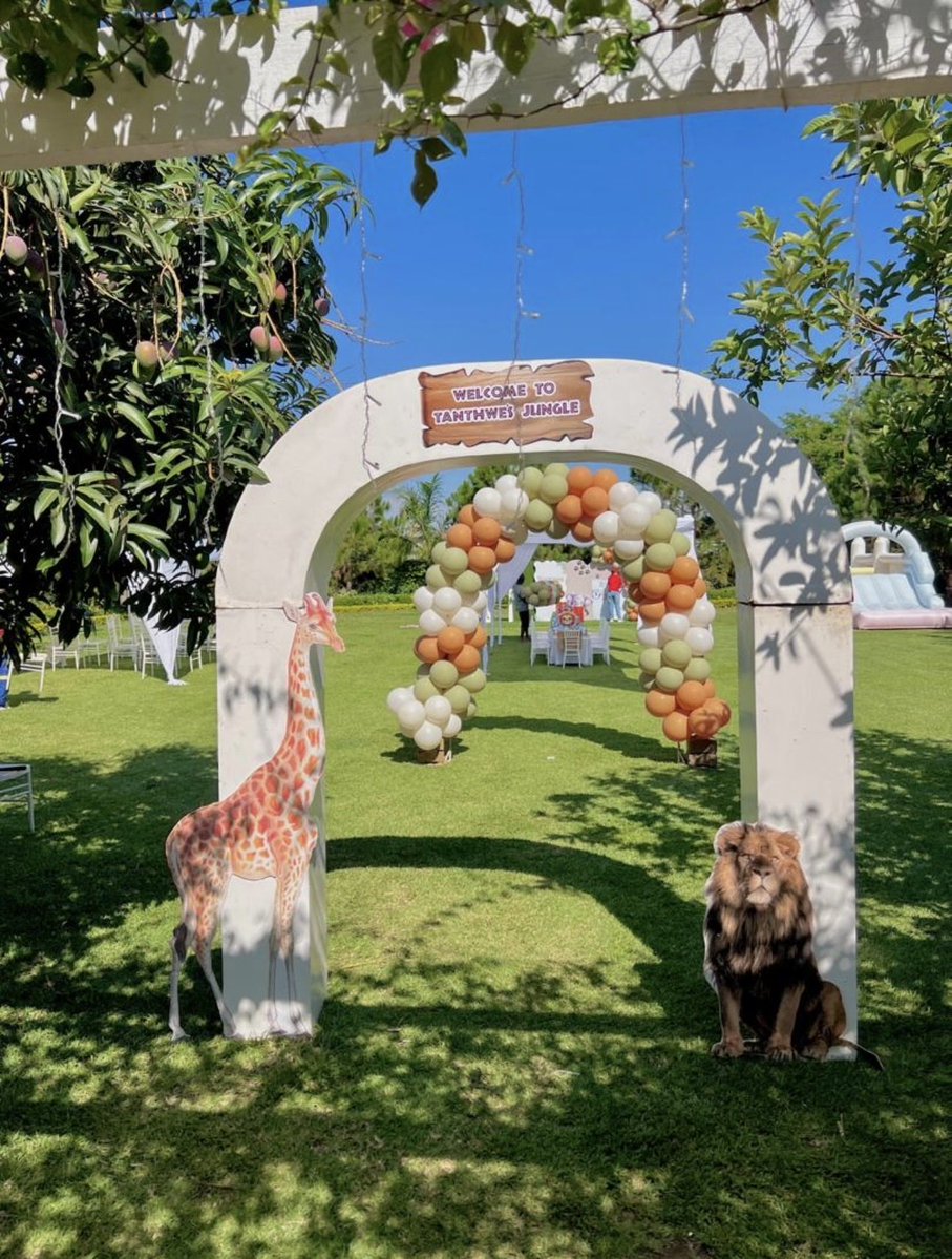 Tanthwe2's tweet image. Threw a party for a nigga who was only awake for 30 minutes. Smh😂