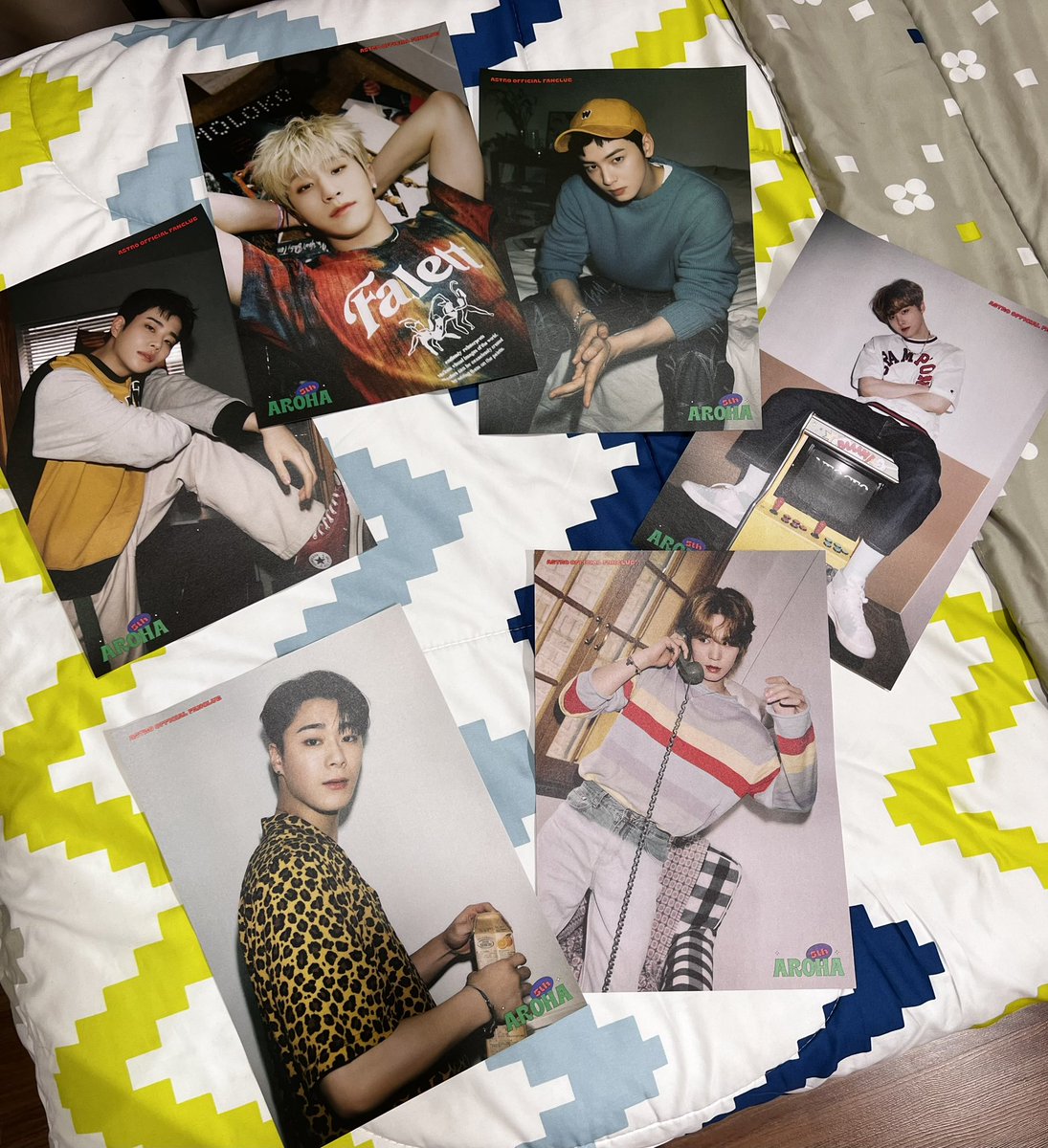 aroha_km's tweet photo. Hi aroha!👋🏼 selling these items from aroha membership. Preferably MY. Kindly slide me DM for those interested. Thank you💜 https://t.co/gq0gcxnIIo